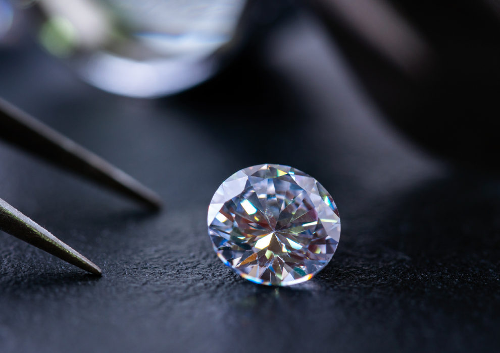 ジュエリー真珠孔の婚約指輪／オリジナルブランドのルースは、常時100粒以上からお選び頂けます。
